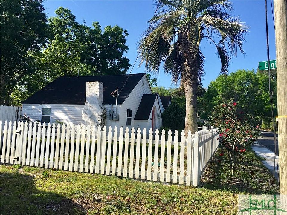 2nd image of 302 Goebel Ave