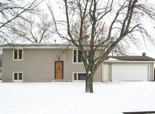 102 Cresthaven Ct, Forest City, IA 50436