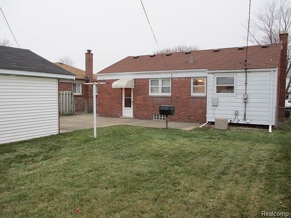 5th image of 28232 Groveland St