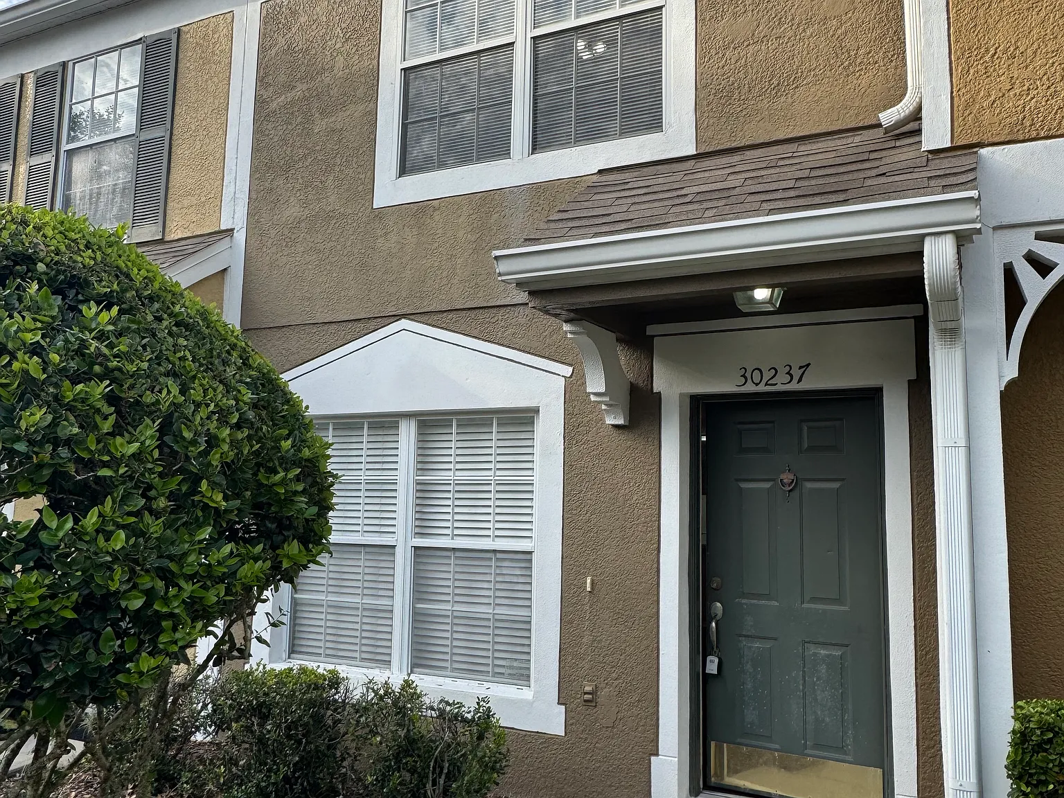 2 bed, 1.5 bath, 1184 sqft, $2,000 — Photo 2