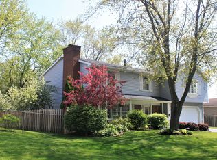 910 Heartwood Ln, Lake Zurich, IL 60047