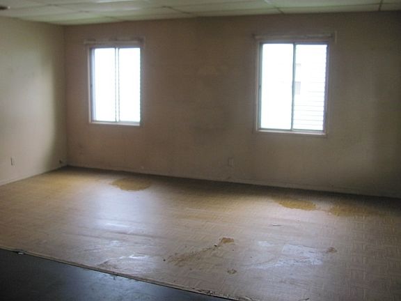 3rd image of 1213 Davis Dr
