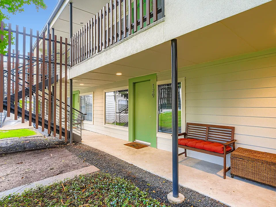 2200 Dickson Dr #129