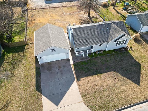 2nd image of 731 E Freeman Ave