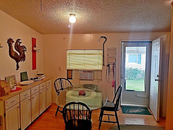 4th image of 420 Forest Ln