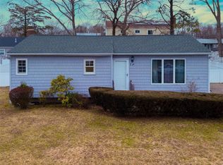 124 Lincoln Ave, Deer Park, NY 11729