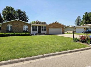 318 Harvester Rd, Canton, IL 61520
