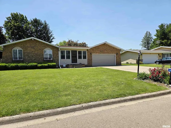 318 Harvester Rd, Canton, IL 61520