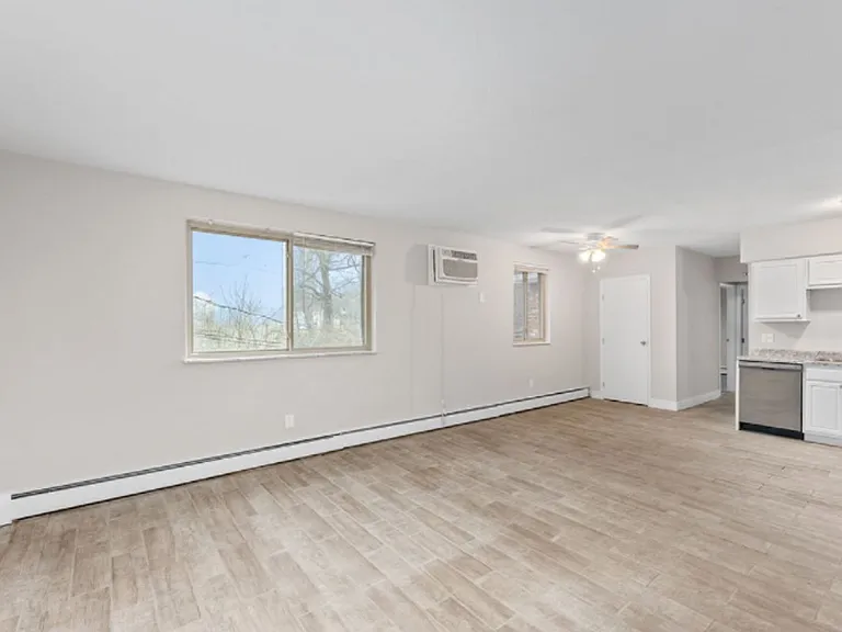 245 S 2nd St #11 — Photo 8