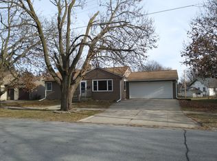 609 12th St, Eldora, IA 50627