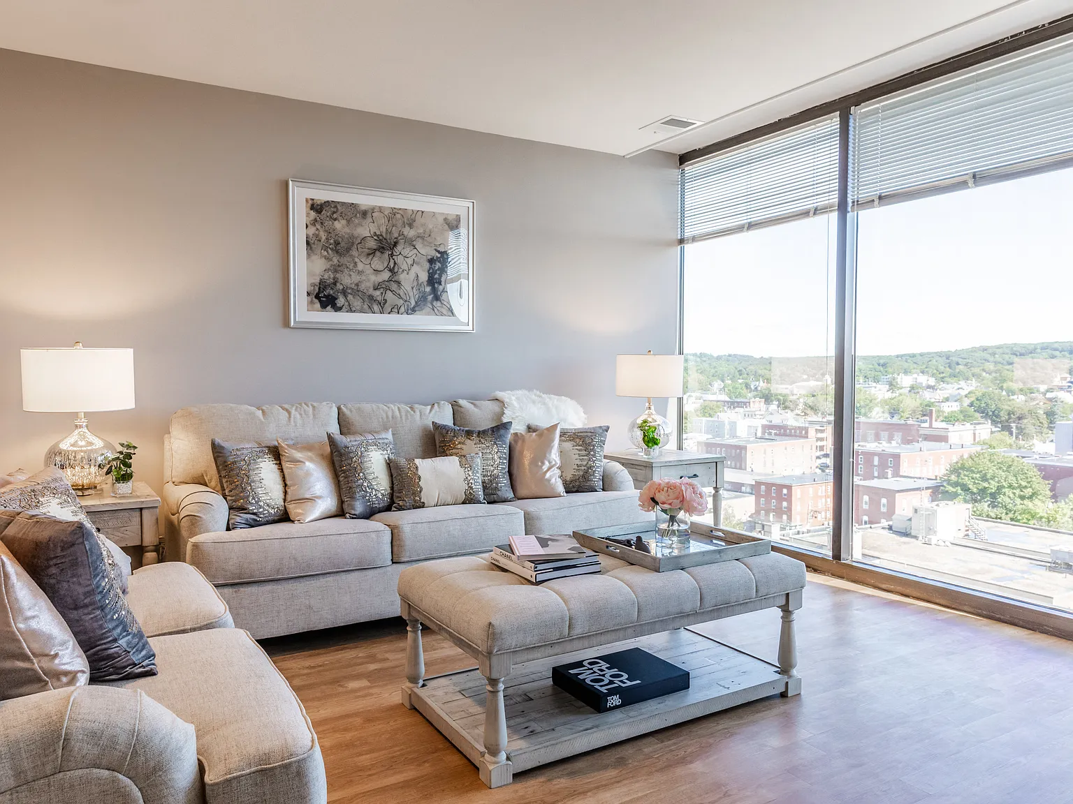 The Residence at 1000 Elm — Photo 3