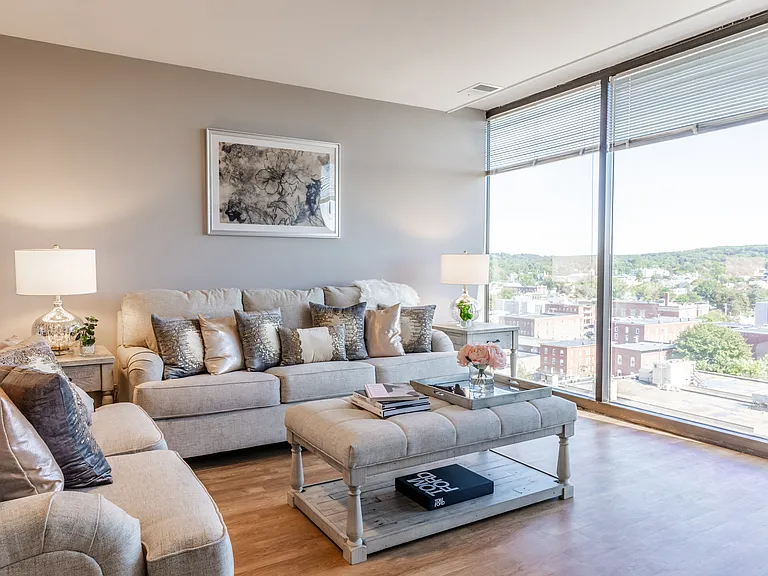 The Residence at 1000 Elm — Photo 2
