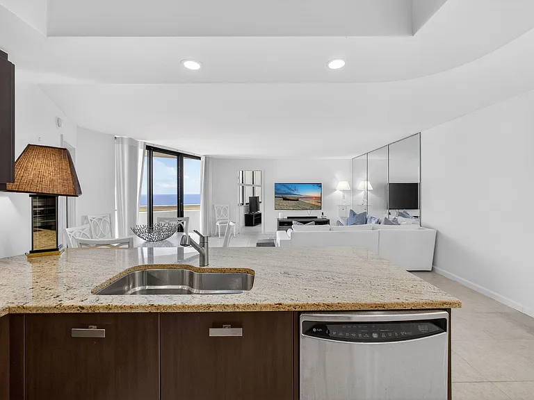 2800 N Ocean Dr #B24D — Photo 8