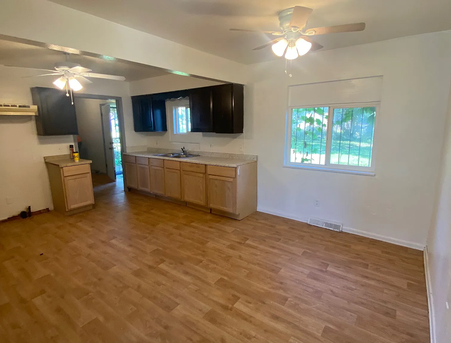 2 bed, 1158 sqft, $975 — Photo 2