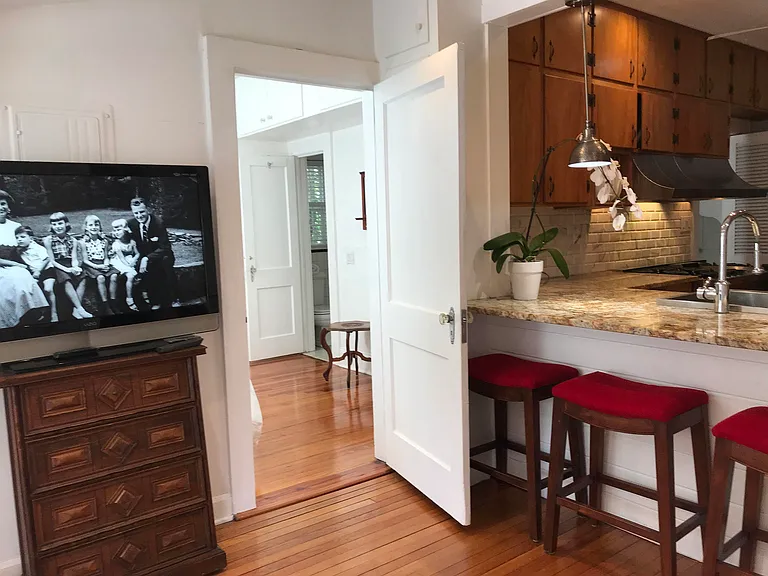 1320 Terrace St — Photo 9