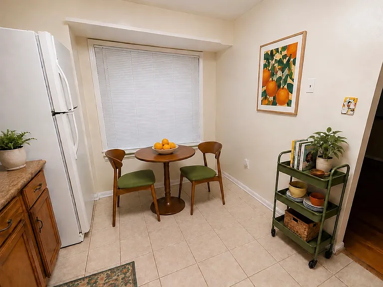 Furnished breakfast nook