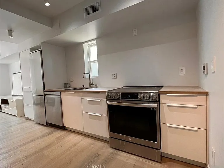 2686 Greenfield Ave — Photo 5