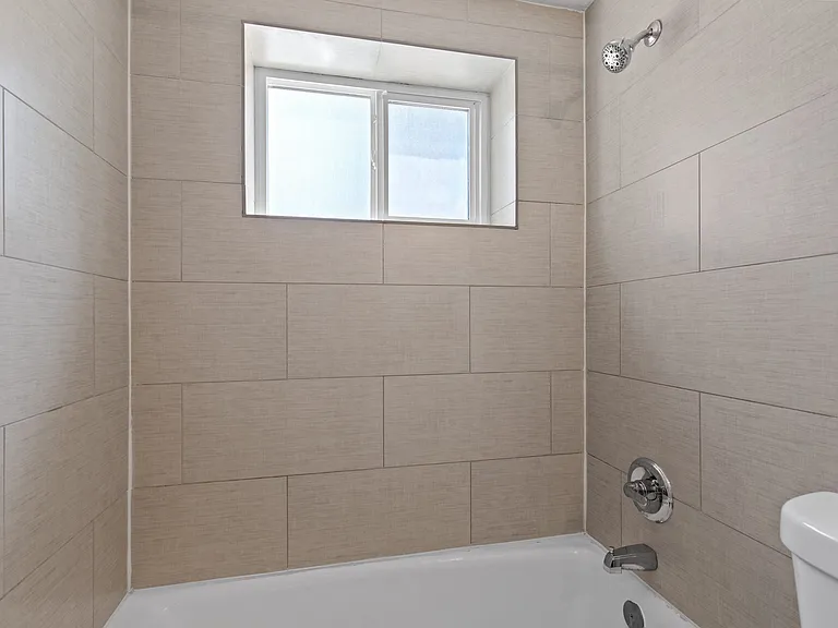 Lincoln Park Apartments — Photo 8