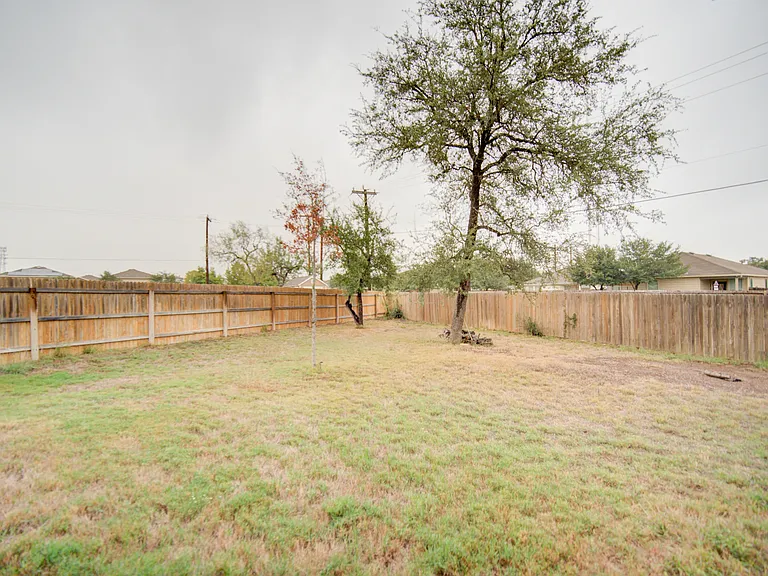 8842 White Crown — Photo 22