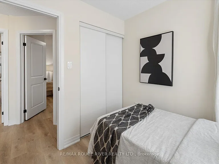 6 Esquire Way — Photo 32