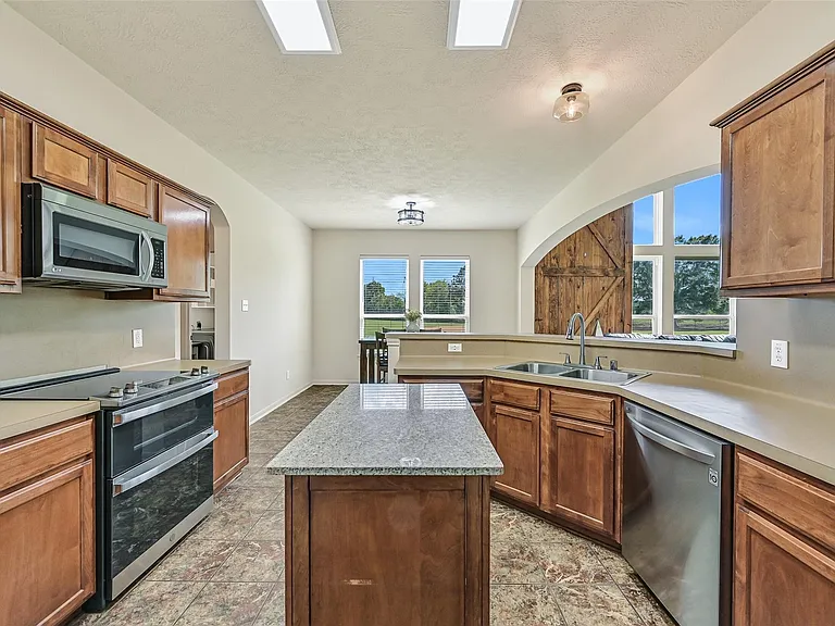 1404 Hollier Rd — Photo 18