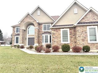 37 Saddle Ln, Easton, PA 18045