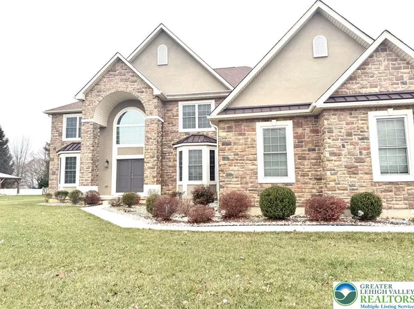 37 Saddle Ln, Easton, PA 18045