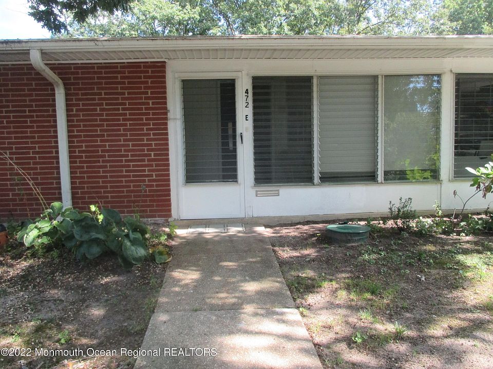 1st image of 472E Thornbury Court #1005