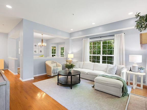 4th image of 2156 Yale Cir