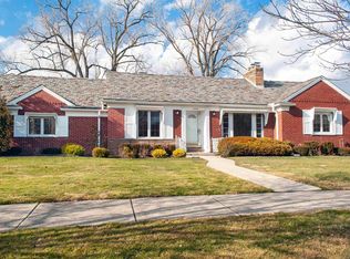 1240 N Renaud Rd, Grosse Pointe Woods, MI 48236