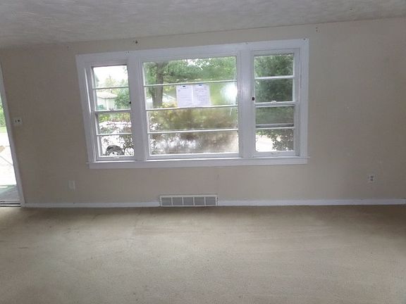 2nd image of 1207 N Fuller Ave