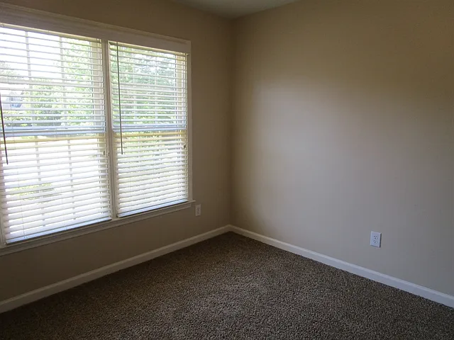 623 Redwood Ln — Photo 16