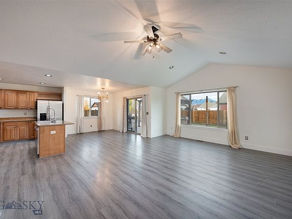 3rd image of 1610 Powers Blvd