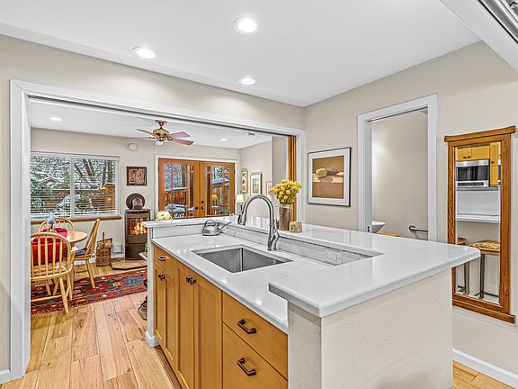 5th image of 129 E Hersey St