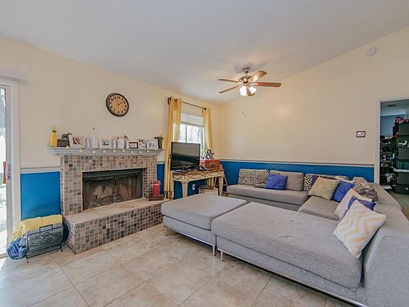 3rd image of 2405 Oak Hollow Dr