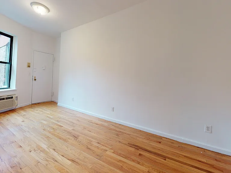 425 E 65th St #26 — Photo 5