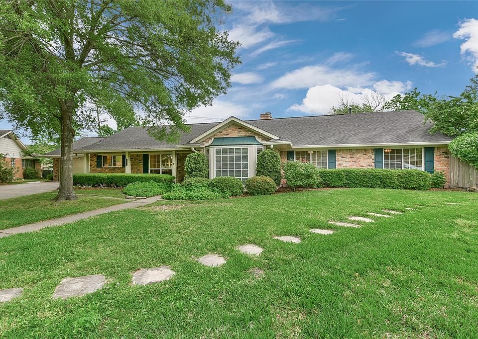 Magnificent 4 bedroom home in Willow Meadows located on desirable 17,735 square foot cul-de-sac lot.