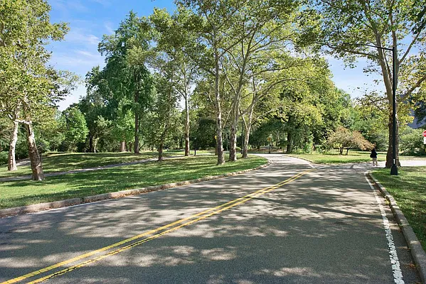 Rented by Keller Williams NYC | media 29