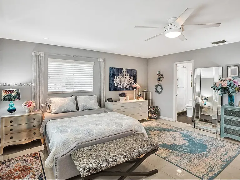 1001 NE 17th Ct — Photo 4
