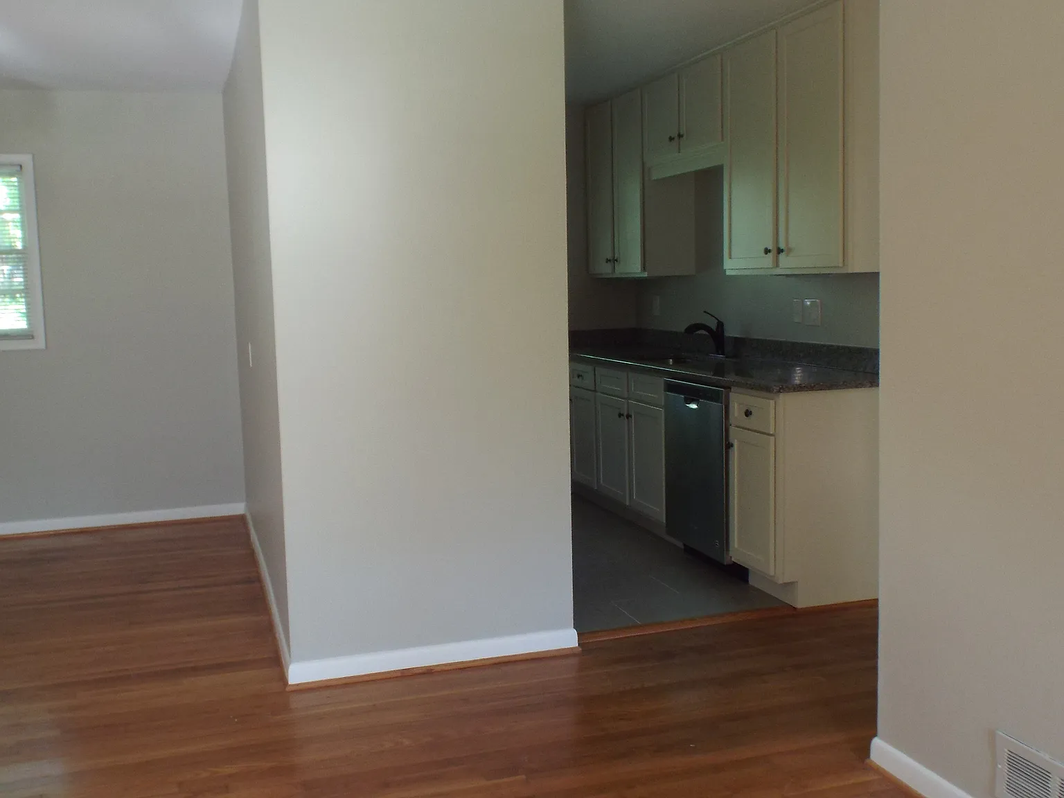 3 bed, 1.5 bath, 1315 sqft, $2,600 — Photo 3