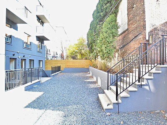 5th image of 220 Vernon Ave #1A