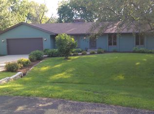 6449 Barkridge Rd, Roscoe, IL 61073