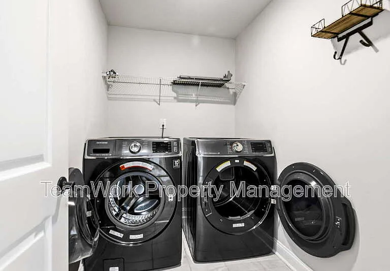 233 Seaworthy St — Photo 33