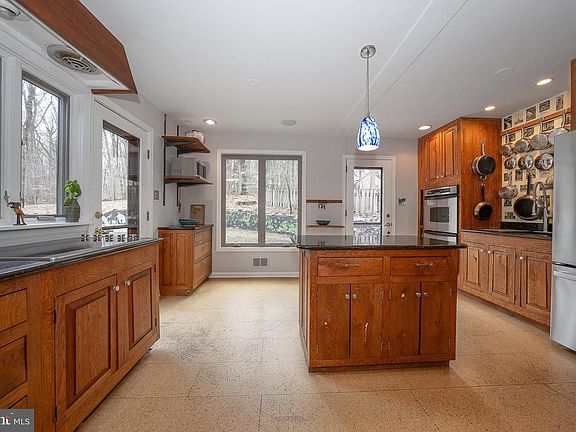 4th image of 524 Pugh Rd