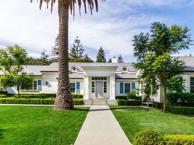 2110 Mandeville Canyon Rd, Los Angeles, CA, 90049