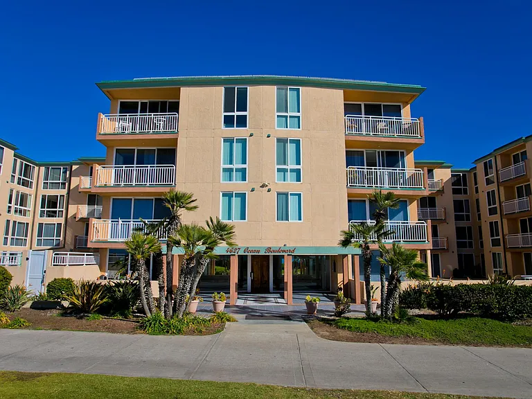 4627 Ocean Blvd #220 — Photo 44