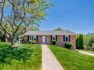 10 Farmcrest Dr, Cecil, PA 15321