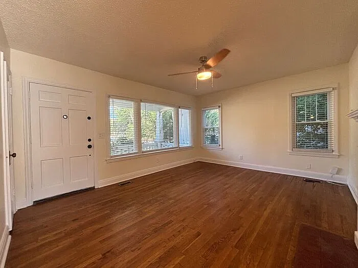 2 bed, 1.0 bath, $1,450 — Photo 2