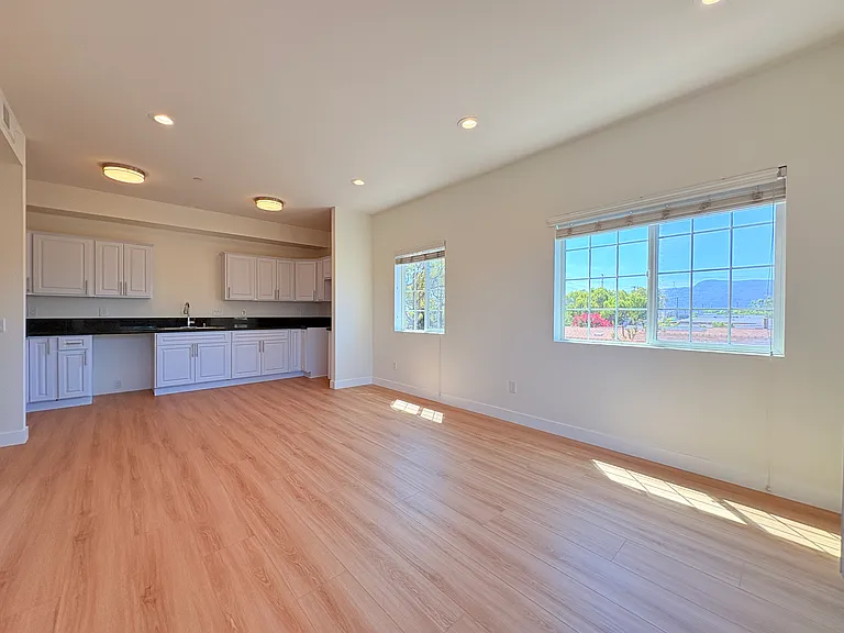 1301 N. Hollywood Way — Photo 7