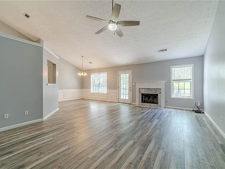 1617 Amhearst Walk Rd — Photo 3